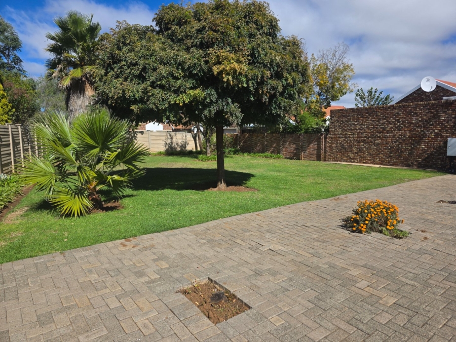 2 Bedroom Property for Sale in Langenhovenpark Free State